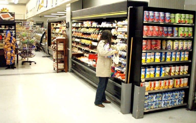 Da prateleira à reciclagem: a complexidade das embalagens de alimentos