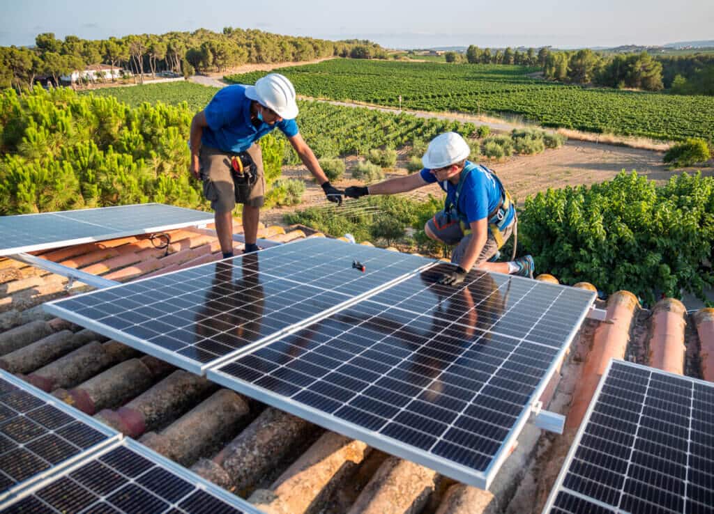 Energia solar deve trazer mais de R$ 39,4 bilhões em novos investimentos em 2025 ao Brasil